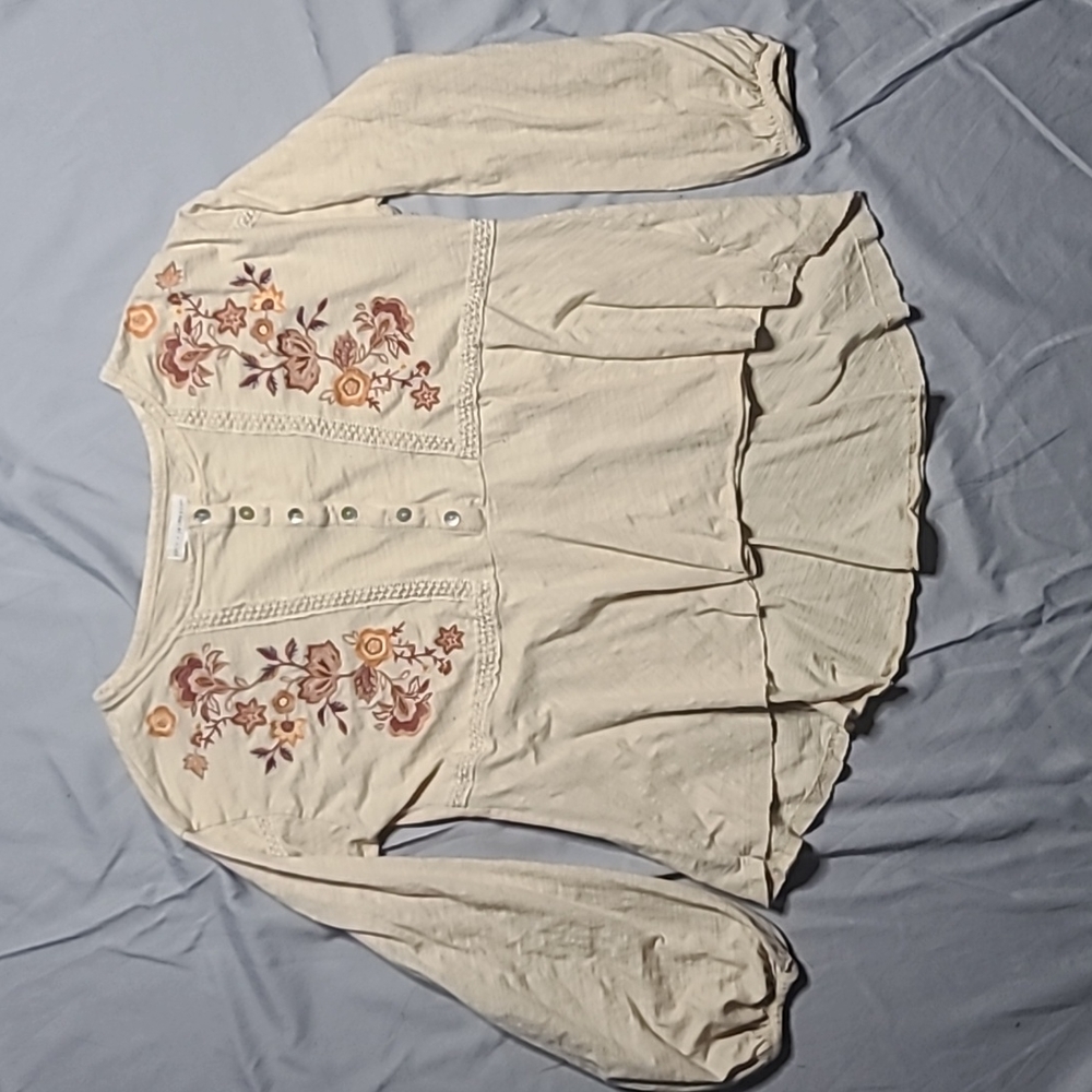 Oatmeal embroidered long sleeve raw hem bohemian top medium